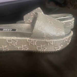 DKNY Women's CI Platform Sandals